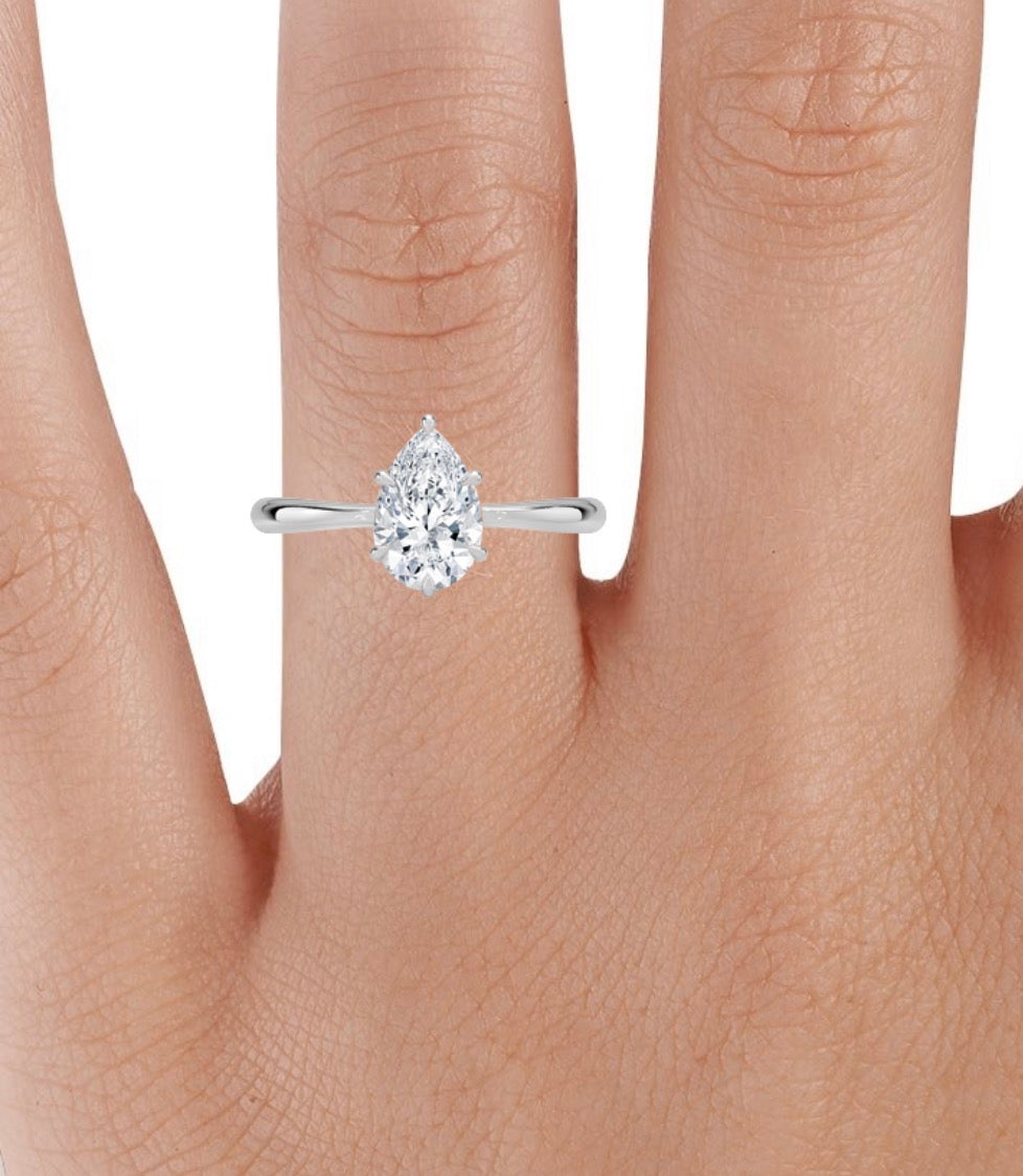 Single diamond wedding ring