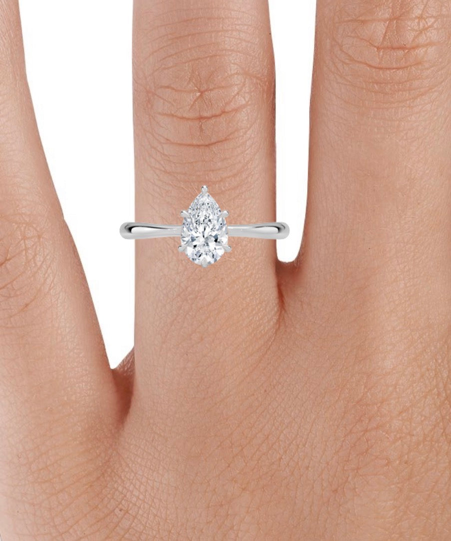 Single diamond wedding ring