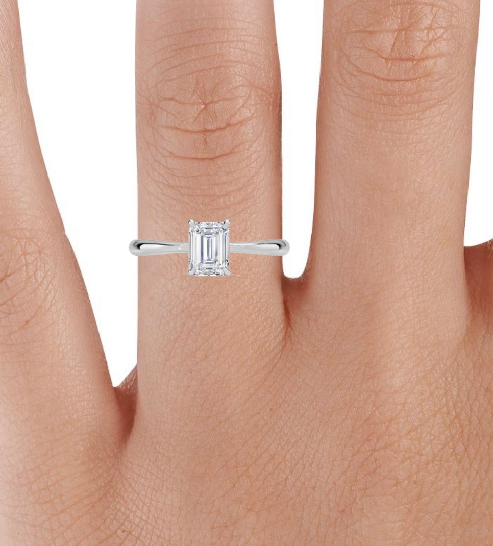 Single diamond wedding ring