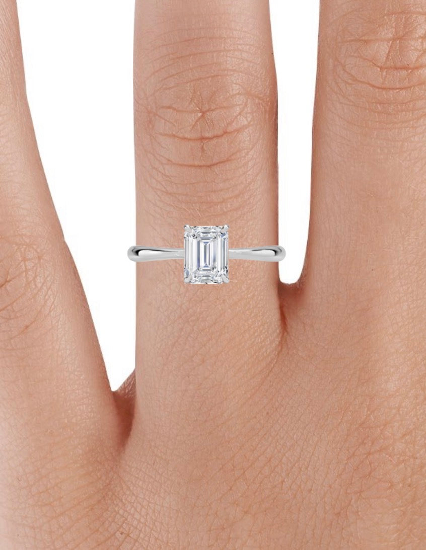 Single diamond wedding ring