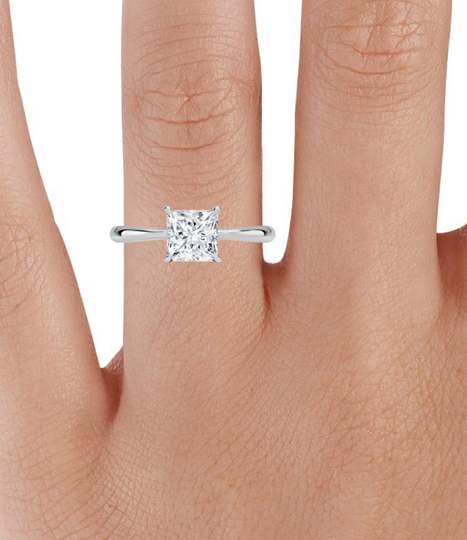 Single diamond wedding ring