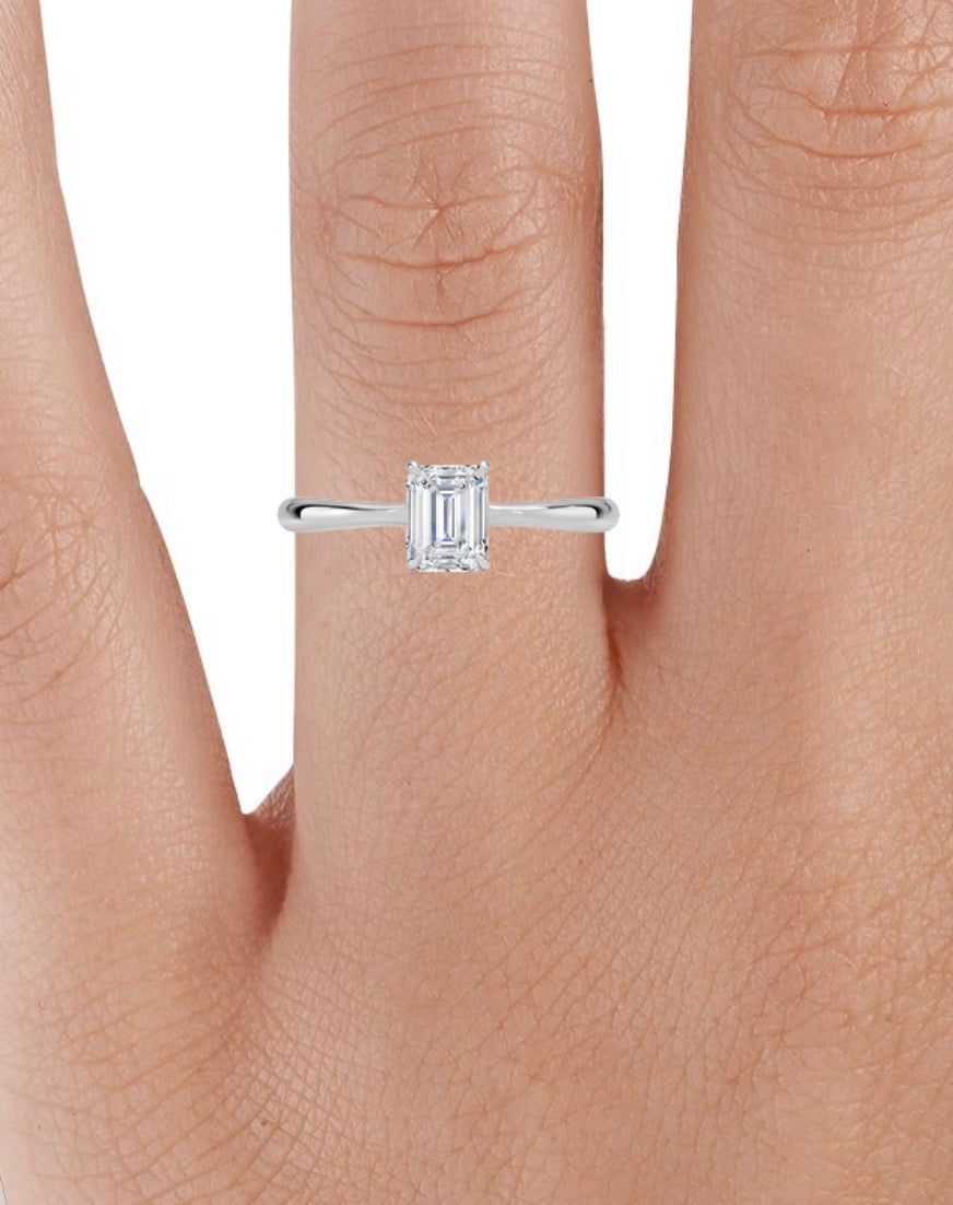 Single diamond wedding ring