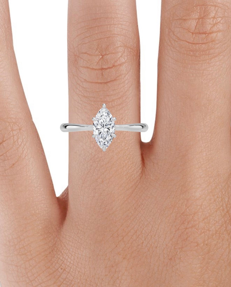 Single diamond wedding ring